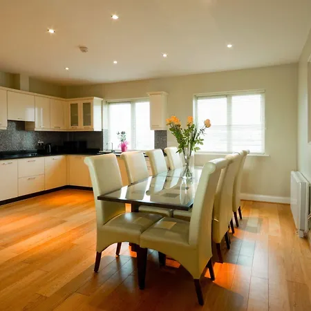 Jameson Court 4*